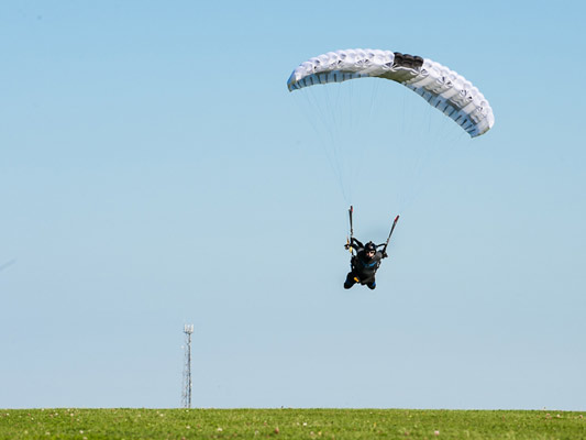 Parachute swooping