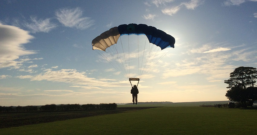 Student landing parachute